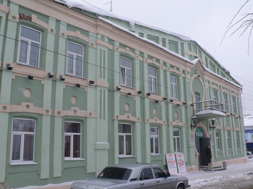 Здание Всесословного клуба на углу улиц Ленина и Кирова