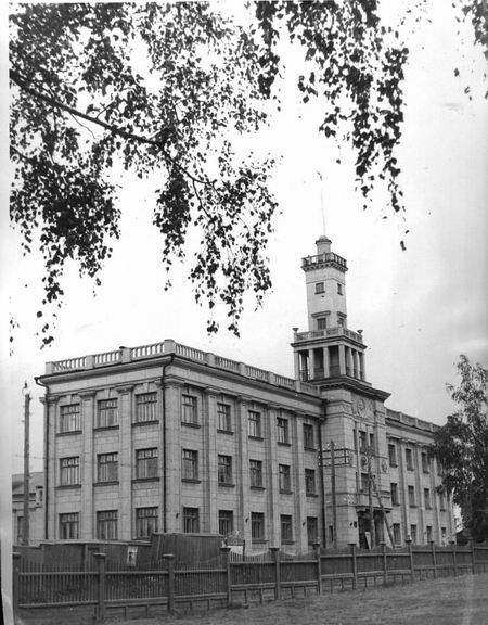 Общий вид Дома культуры им. В.П. Чкалова. Фото 1940-х годов