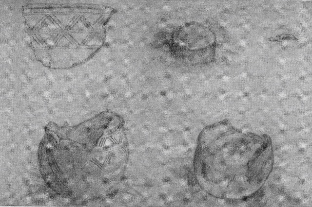 Полевые рисунки трех маленьких сосудов и фрагментов одного из них(?), сделанные А.П. Мельниковым на раскопках Сейминского могильника 14 июля 1915 года.