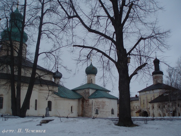 Успенский собор, церковь Владимира, храм Епифания и святые ворота