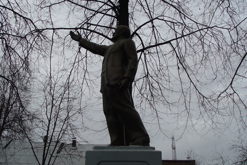 Памятник В.И. Ленину. Нижегородская область, г. Городец. Сквер на улице Ленина. Фото И.С. Агафоновой, декабрь 2008 г.