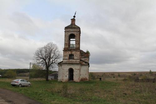 Покровский храм в селе Папулово. Вид с запада. Фото В.В. Коваля, май 2017 года