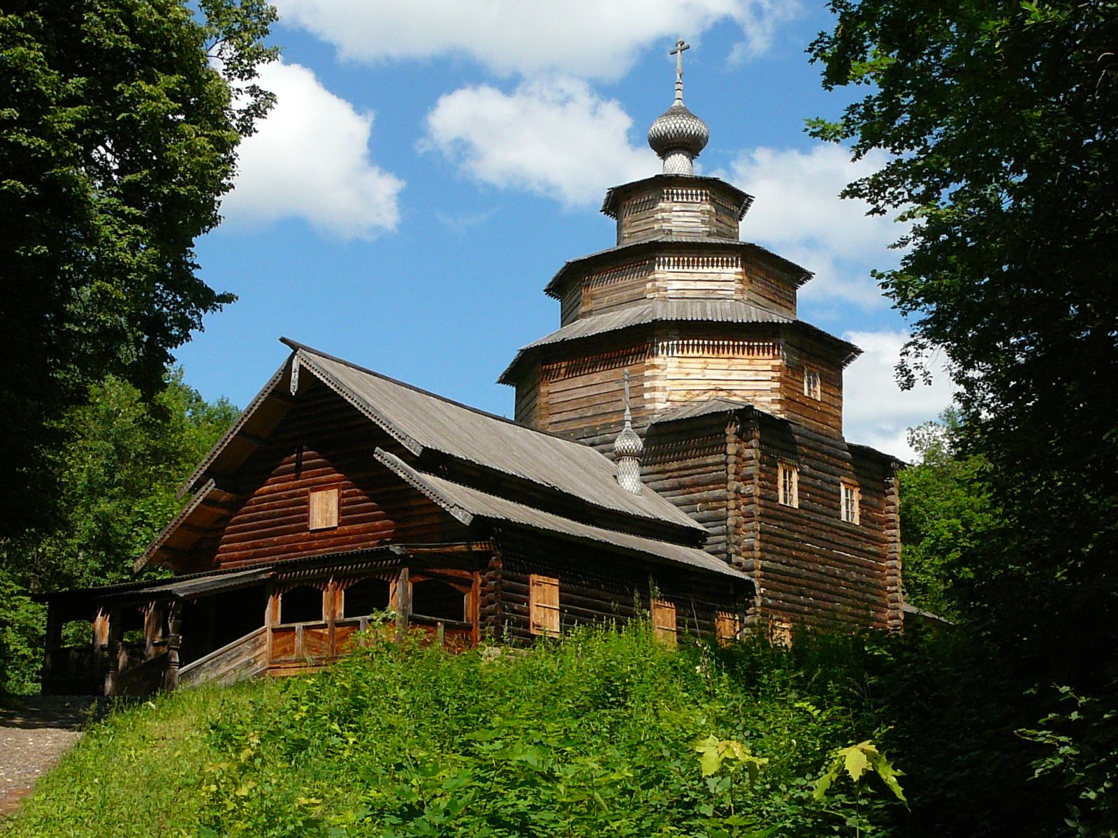 Высотная доминанта – ярусная церковь 18 века из села Старые Ключищи Кстовского района Нижегородской области