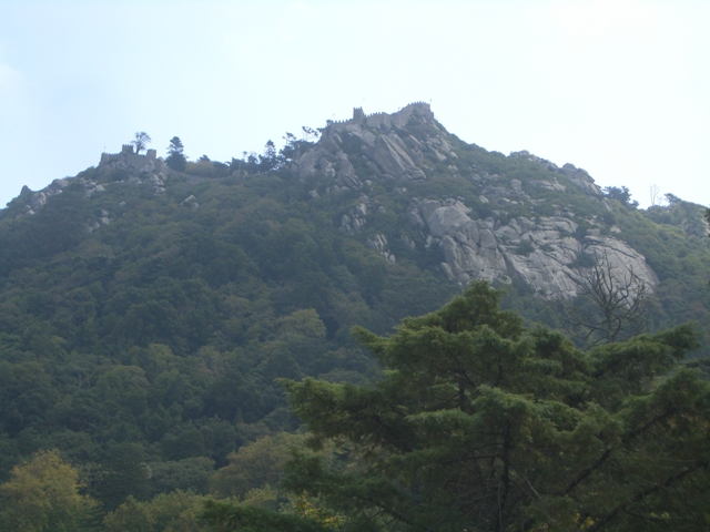 «Пояса» укреплений как следы владычества мавров на Пиренеях повсюду (Синтра, Португалия)