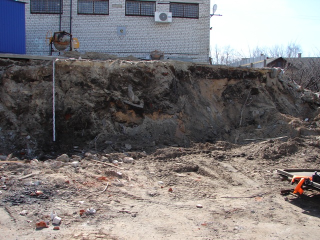 Верхний (западный) участок площадки после первого этапа откопки котлована. Вид с северо-востока