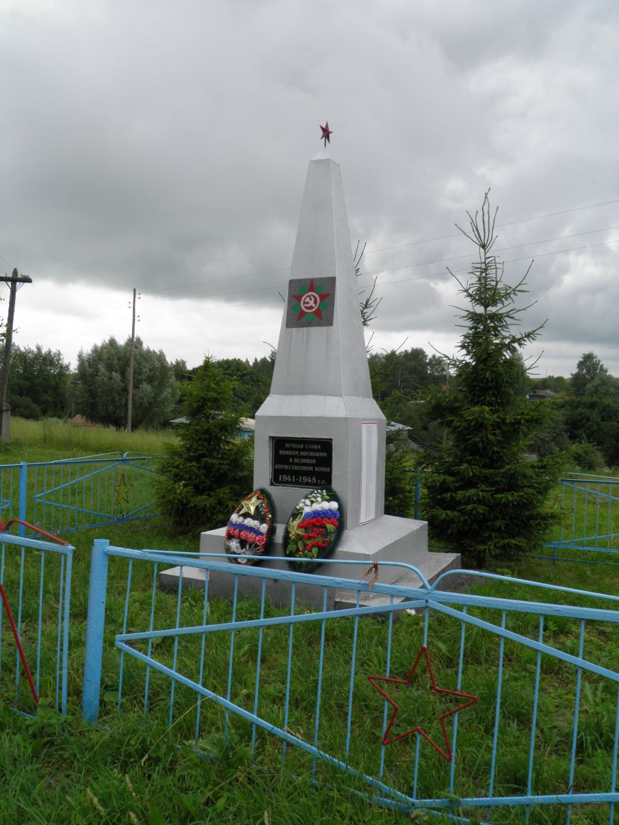 Воинский мемориал села Белавино Вачского района