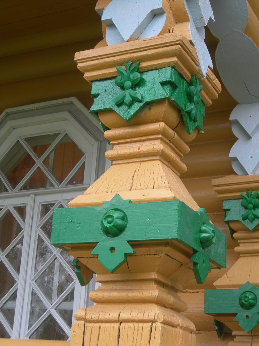 Декор колонны террасы южного фасада