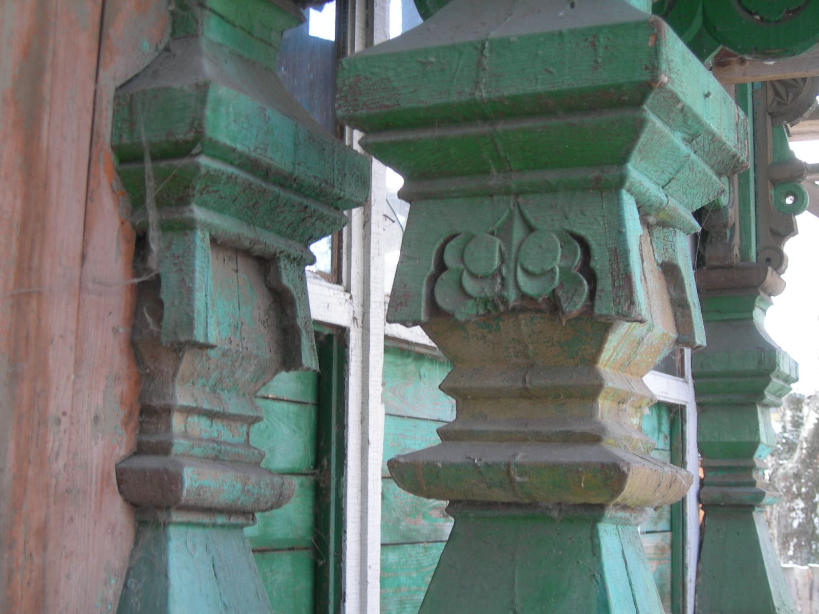Вид декора колонны главного входа