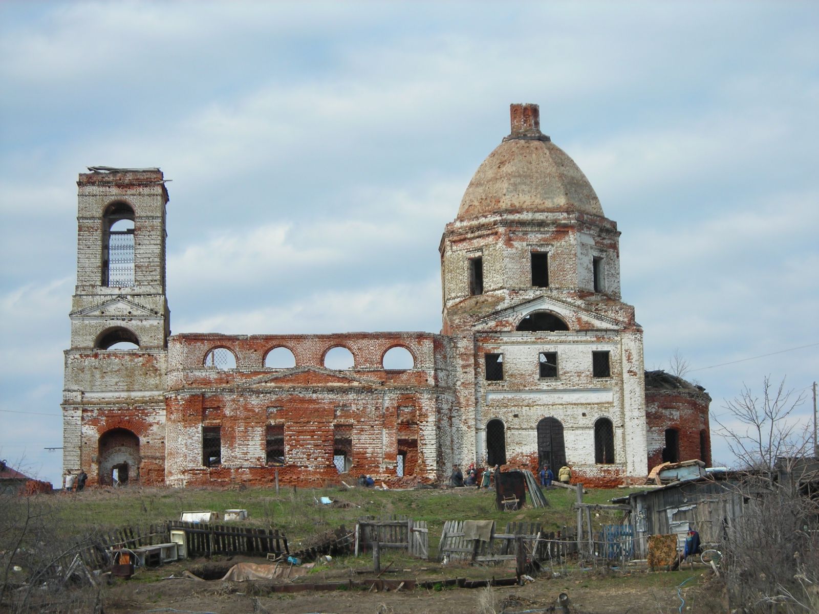 Тихвинская церковь в селе Кекино. Виды до реставрации. Фото В.В. Коваля, 2011 год