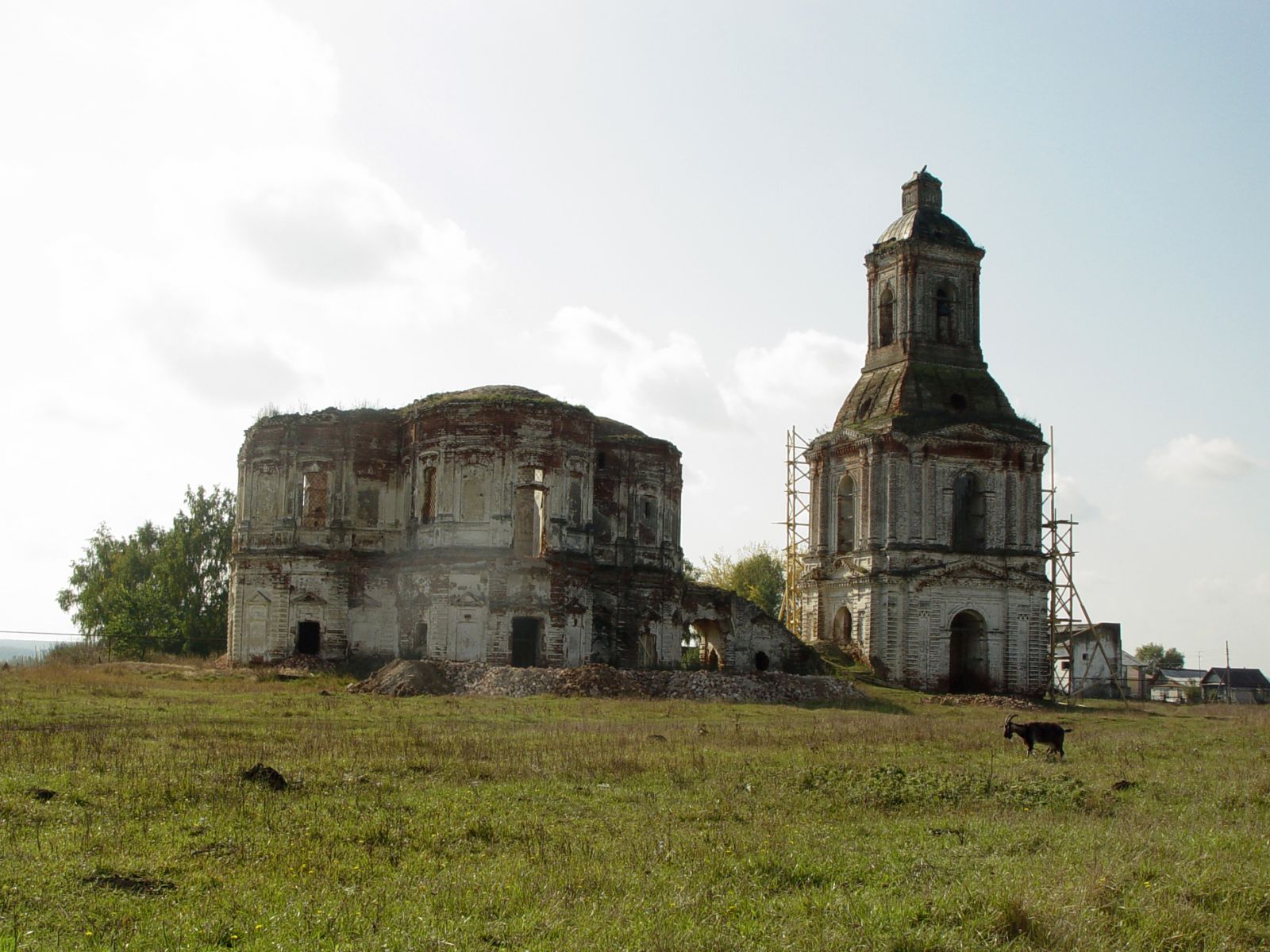 Церковь Усекновения Главы Иоанна Предтечи в селе Хирино до реставрации