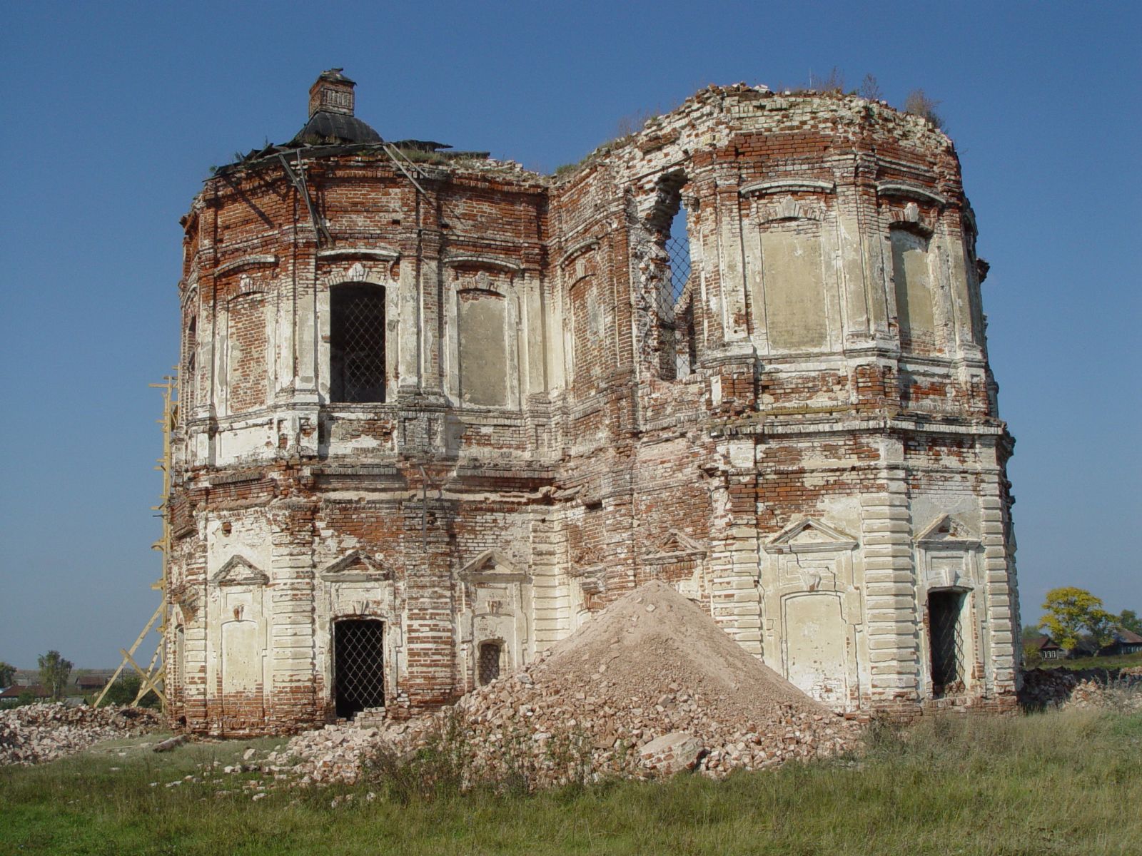 Церковь Усекновения Главы Иоанна Предтечи в селе Хирино до реставрации