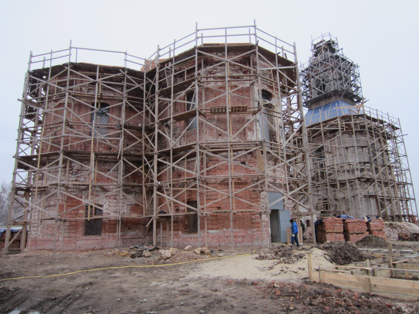 Церковь Усекновения Главы Иоанна Предтечи в селе Хирино в процессе реставрации