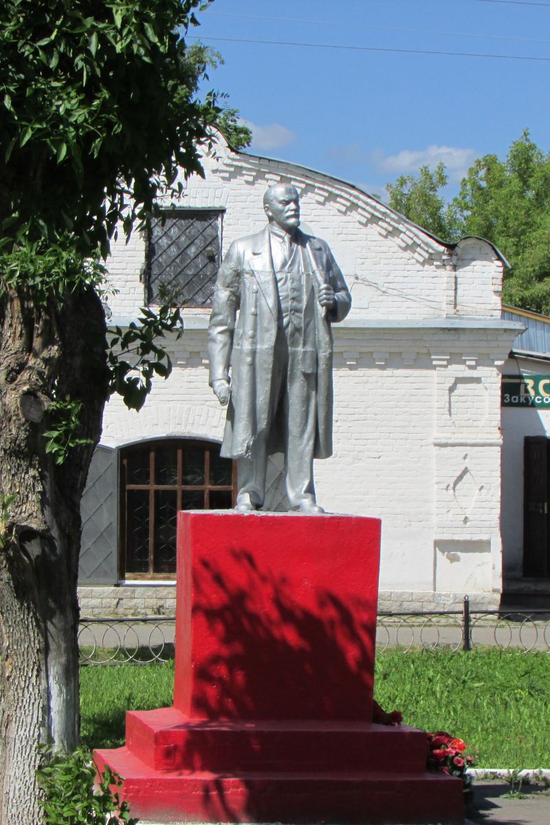 Памятник В.И. Ленину. Ивановская область, п. Лух