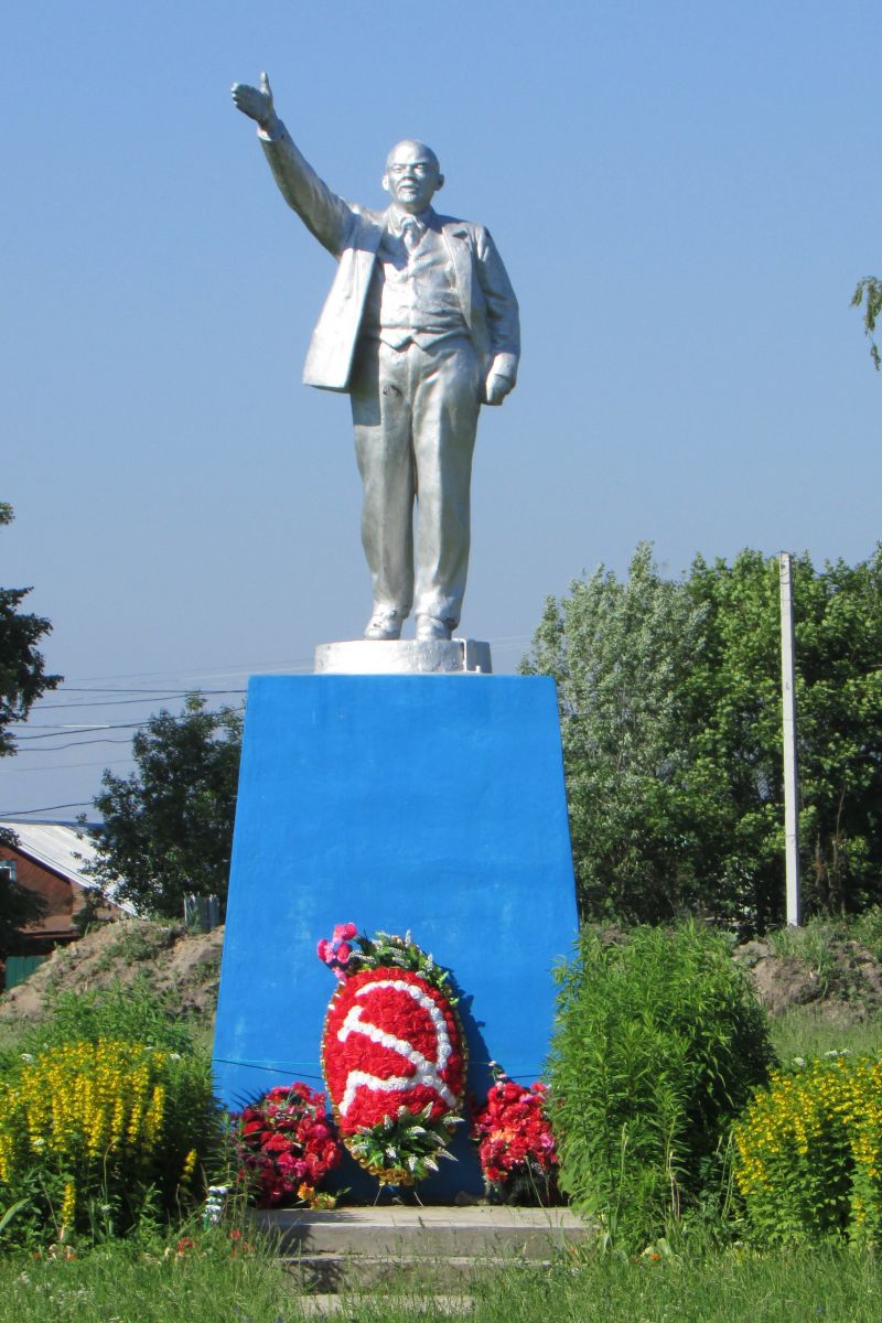 Памятник В.И. Ленину. Костромская область, г. Чухлома