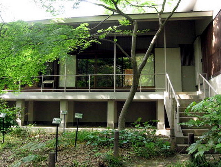 Дом Мусянокодзи Санэацу. Вид из сада