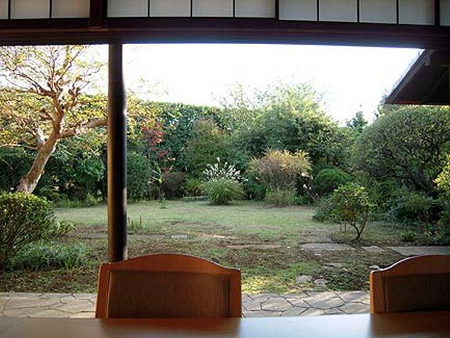 Кадокава Гэнъёси. Вид из Зала поэзии