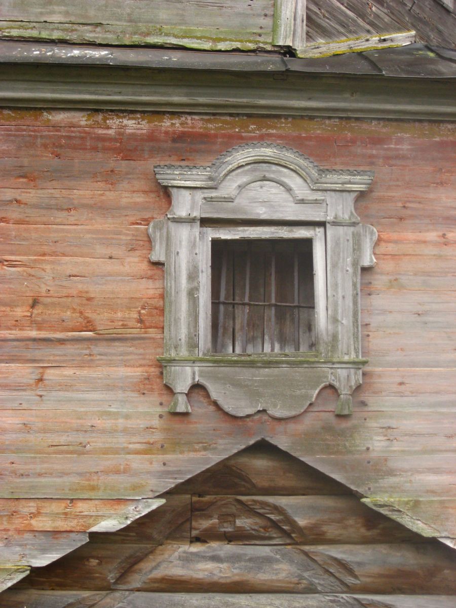 Петропавловская церковь в с. Шокино. Оконный наличник. Фотография 2008 г. 