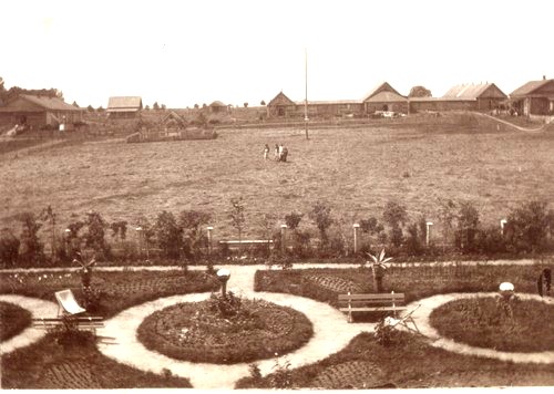 Вид на хозяйственную зону вблизи усадебного дома. Фото 1914 г.