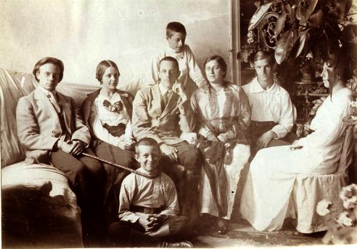 «Семья Званцевых в Старинском». Фото 1915 г.