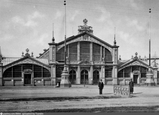 Центральное здание XVI Всероссийской вставки в г. Нижнем Новгороде. Одна из секций павильона. Фото 1896 г.