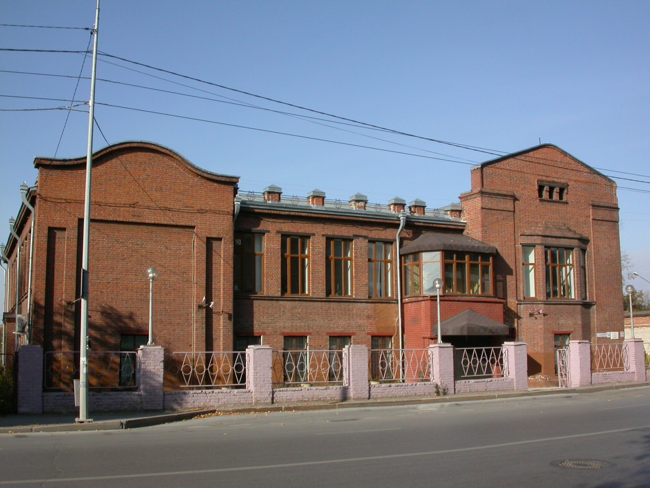 Школа Колокольниквых  ул. Луначарского, 14. Современный вид