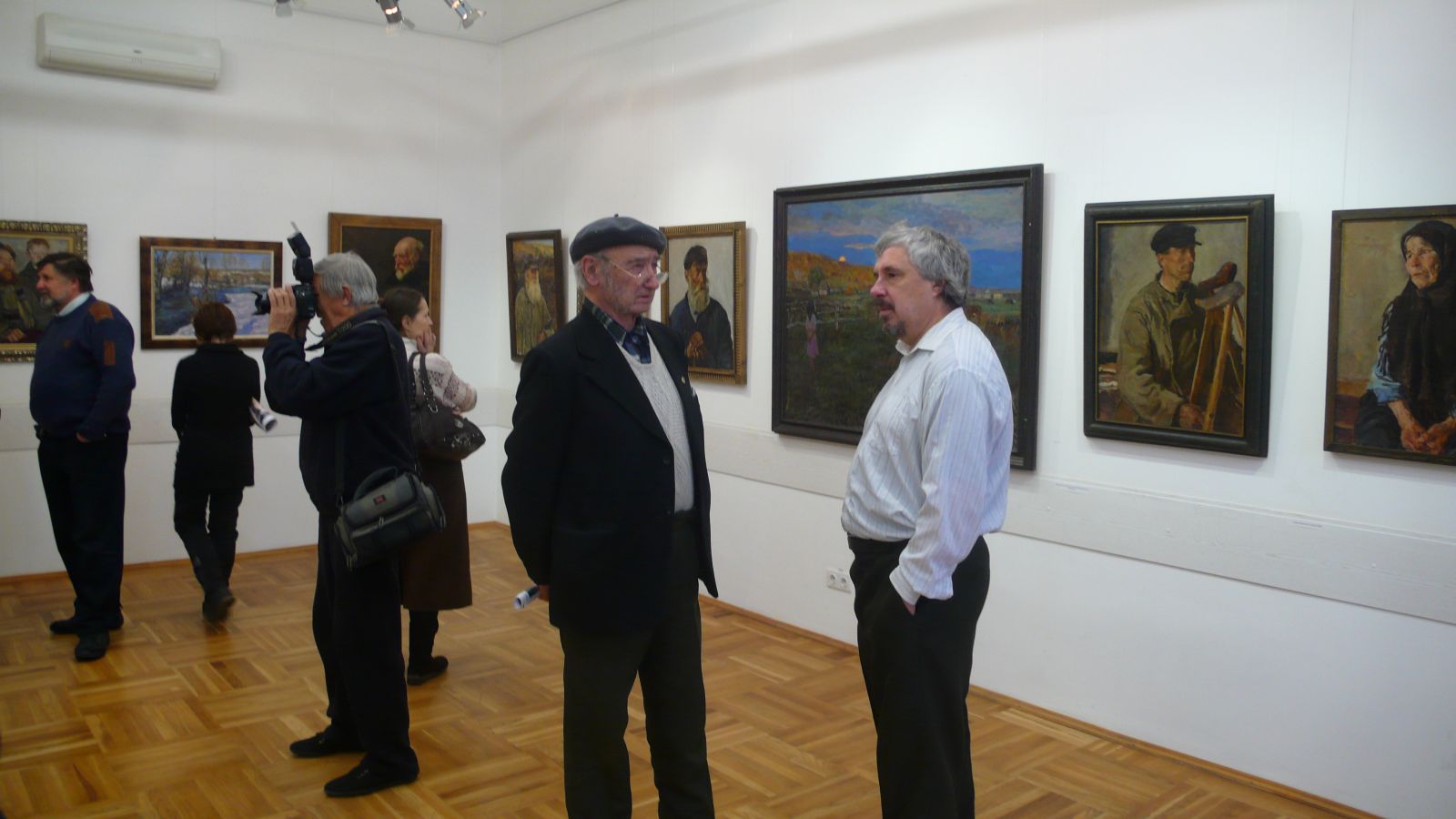 «Плащаница Вселенной» - так называется выставка, открывшаяся 11 ноября 2011 года в Нижегородском государственном выставочном комплексе на площади Минина и Пожарского.