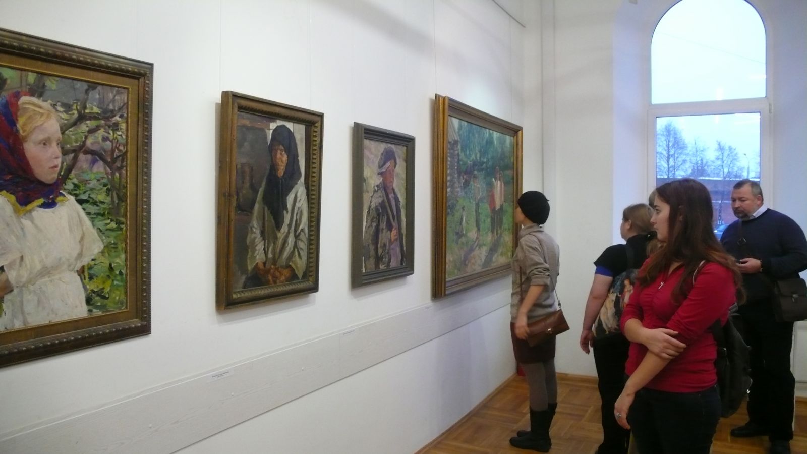 «Плащаница Вселенной» - так называется выставка, открывшаяся 11 ноября 2011 года в Нижегородском государственном выставочном комплексе на площади Минина и Пожарского.