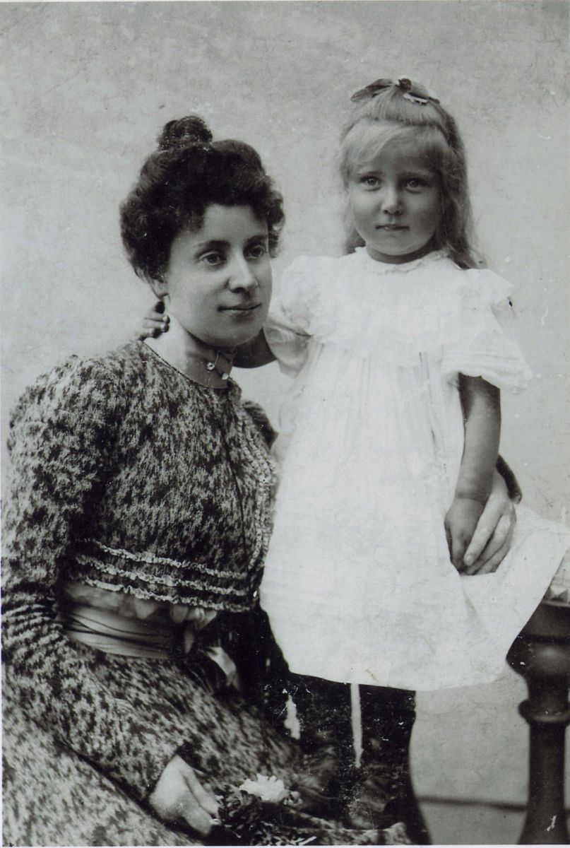Екатерина Николаевна и Варенька Мельниковы. 1902 г.
