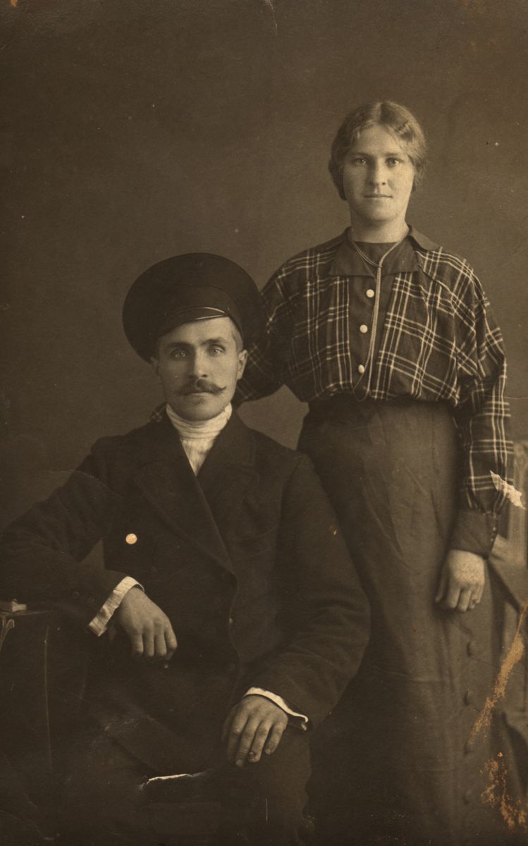 А.П. Костенин с невестой Пашенькой, 1914