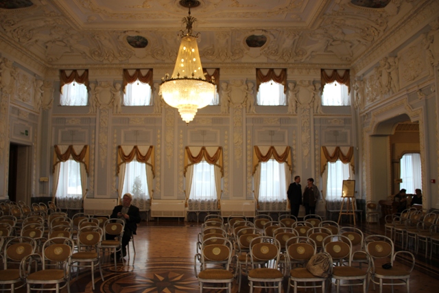 Бальный зал Рукавишниковского особняка замер в ожидании торжества