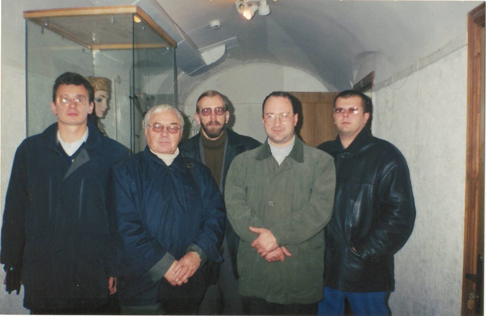 В.П. Макарихин с учениками. 2001 год