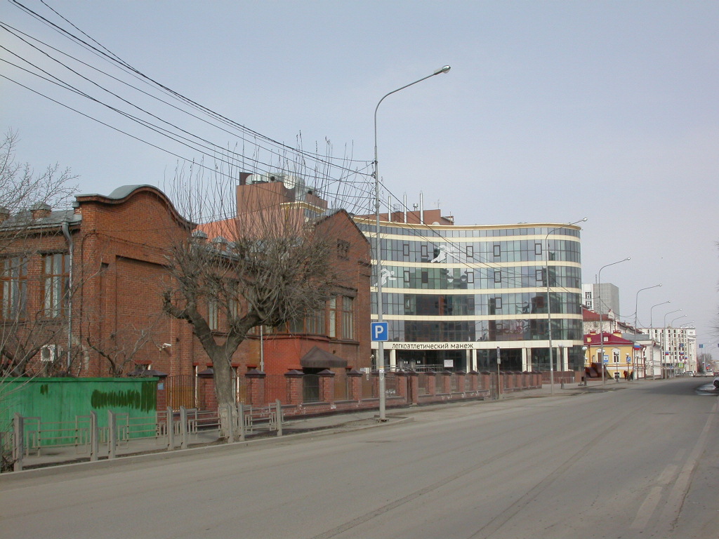 Школа Колокольниковых и вид на застройку бывшей усадьбы